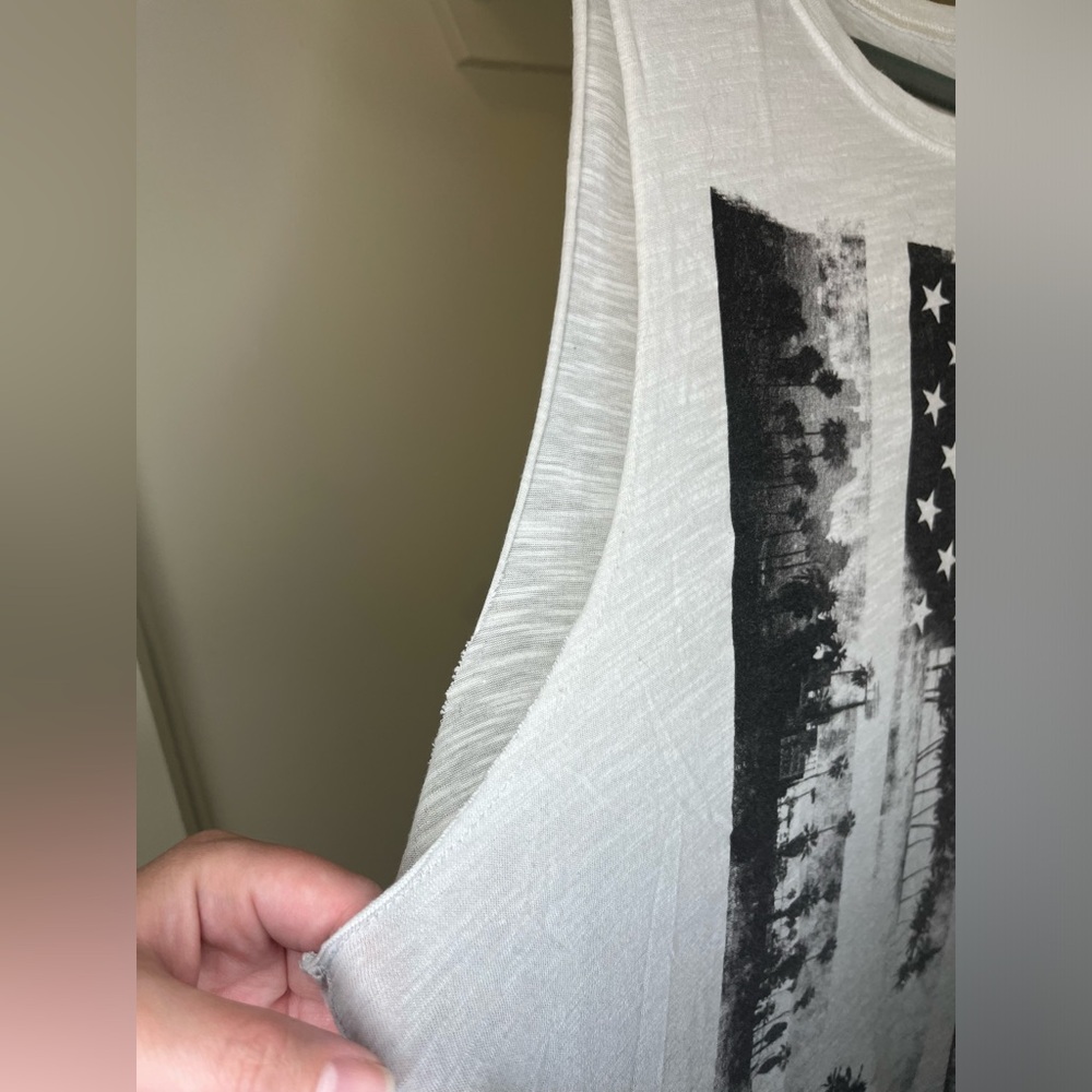 Women’s size large American flag muscle tee from Aeropostale - Picture 3 of 6